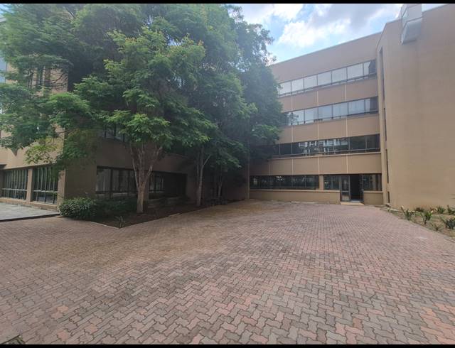 1,153M² OFFICE TO LET IN PARKTOWN